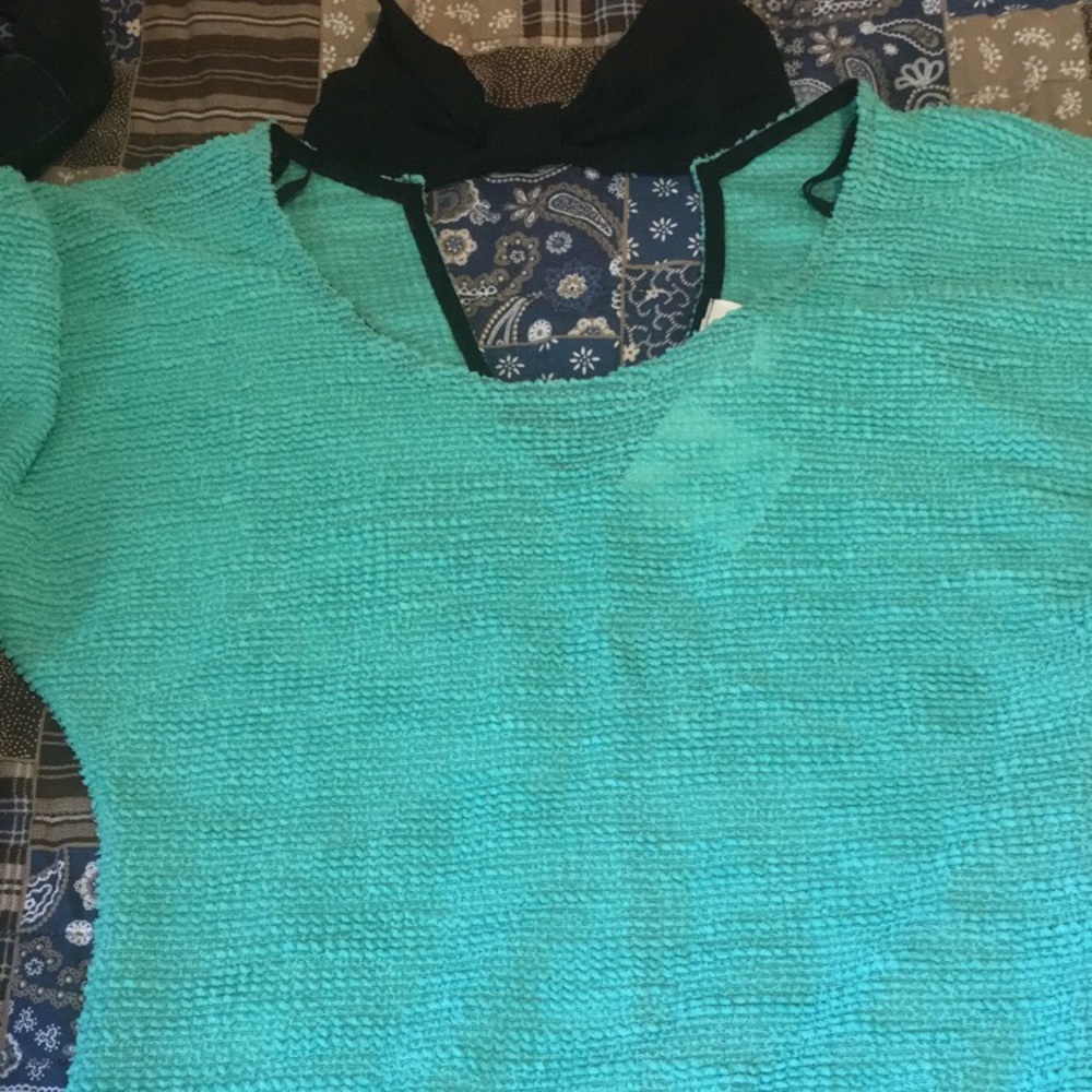 Very pretty top. It’s even has a brow in the back.